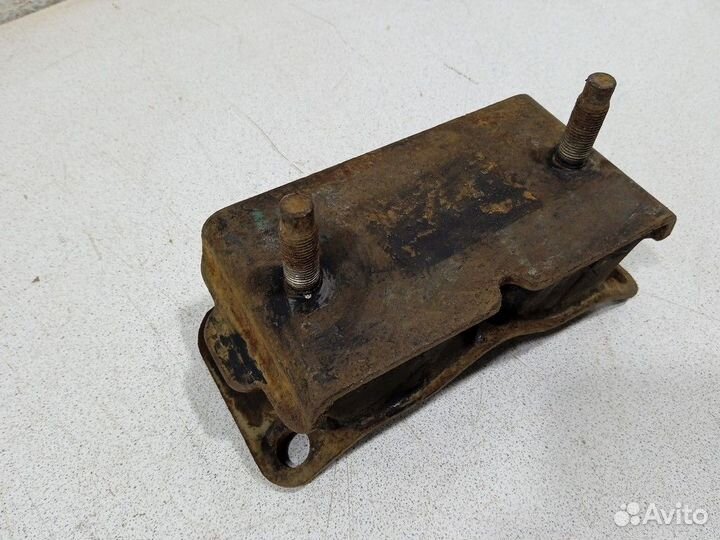 Опора двигателя Лексус LX 1