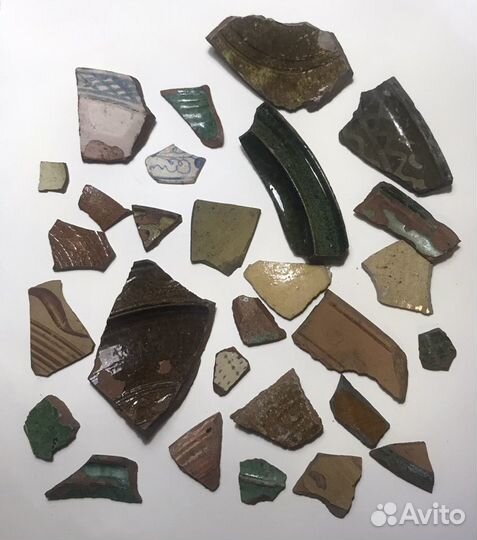 Осколки древней лакированной посуды