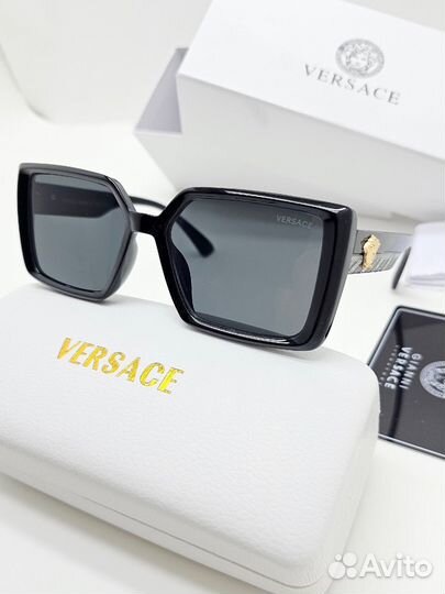 Солнцезащитные очки versace