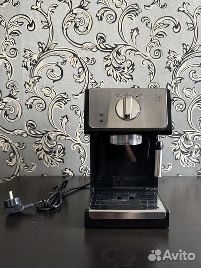 Кофеварка рожковая Delonghi Active line