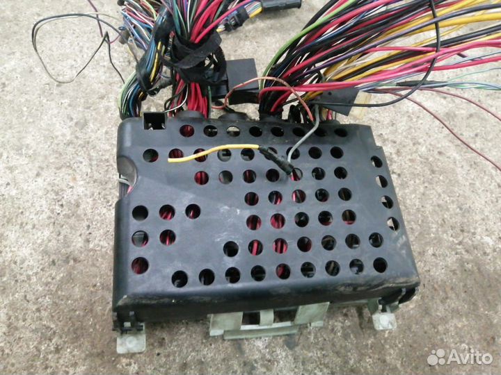 Блок предохранителей GM Opel Vectra B x16xel