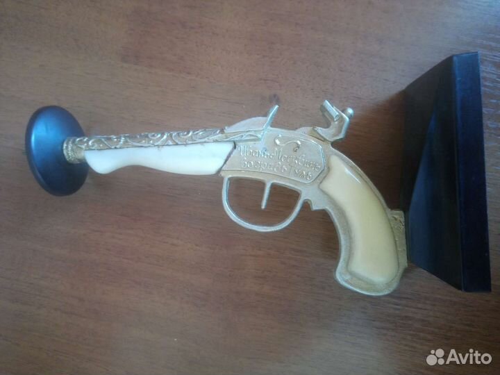Подсвечник-пистолет