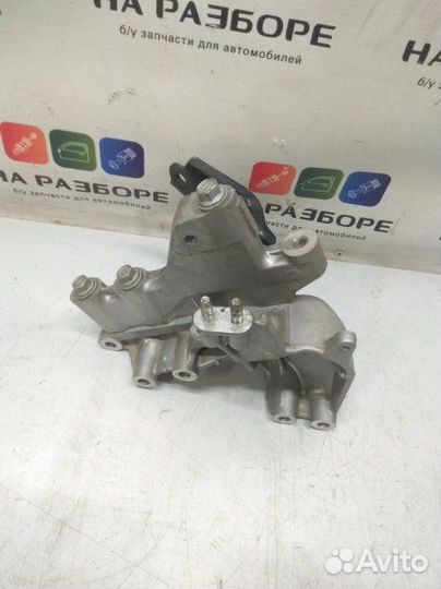 Кронштейн опоры Toyota Camry 3.5