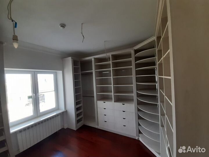 Гардеробная угловая