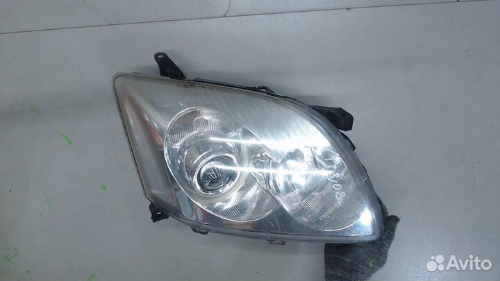 Фара (передняя) Toyota Avensis 2, 2004
