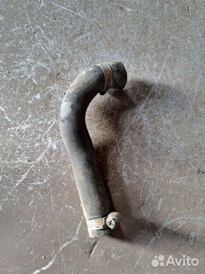 Патрубок охлаждения Mercedes W140