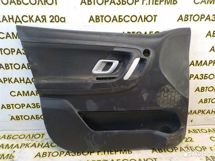 Обшивка двери передней левой Skoda Roomster (5J)