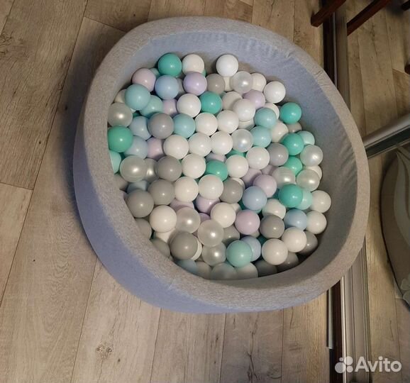 Сухой бассейн с шариками