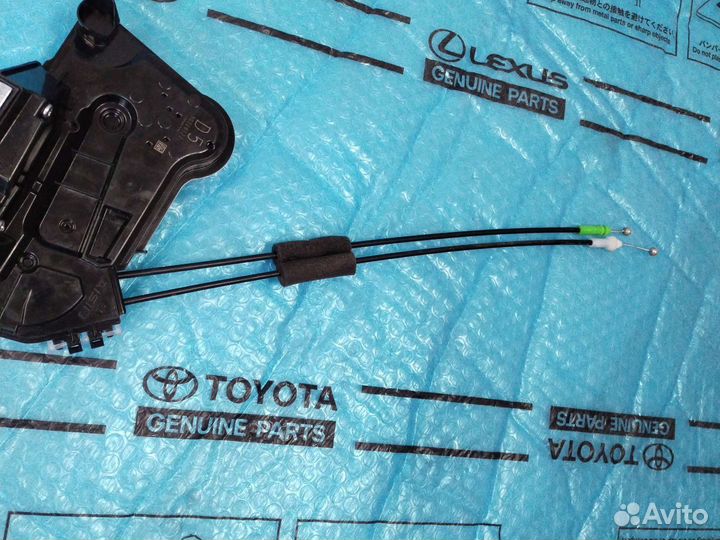 Тойота C-HR Замок двери передний правый 2016-2023