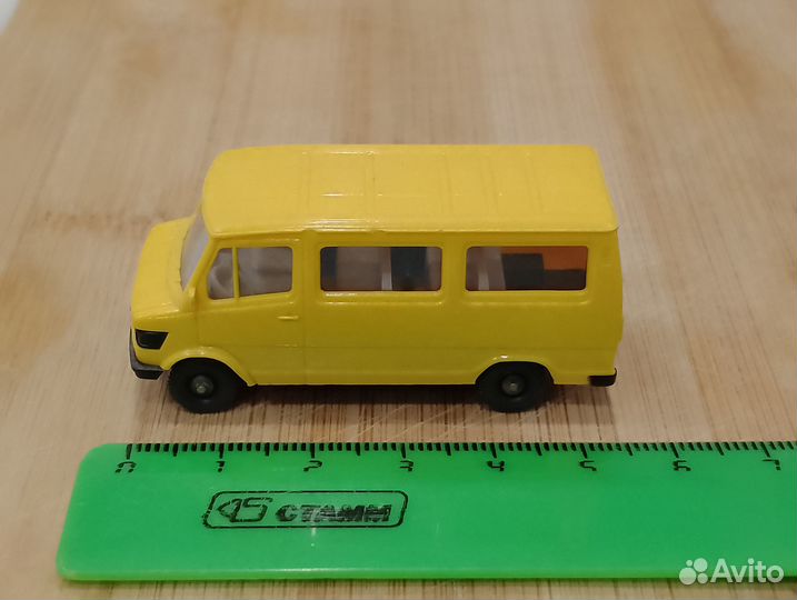 Mercedes-Benz T1 (1977-1995), жёлтый