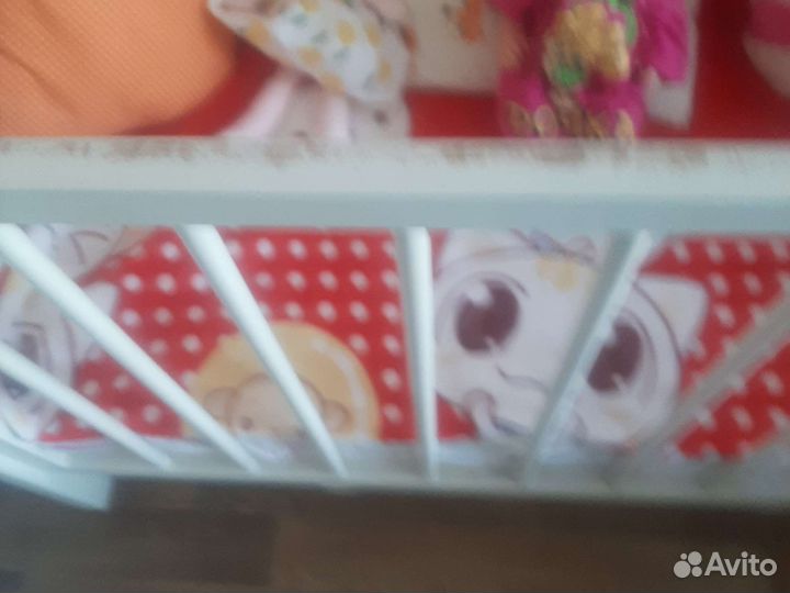 Детская кроватка-маятник