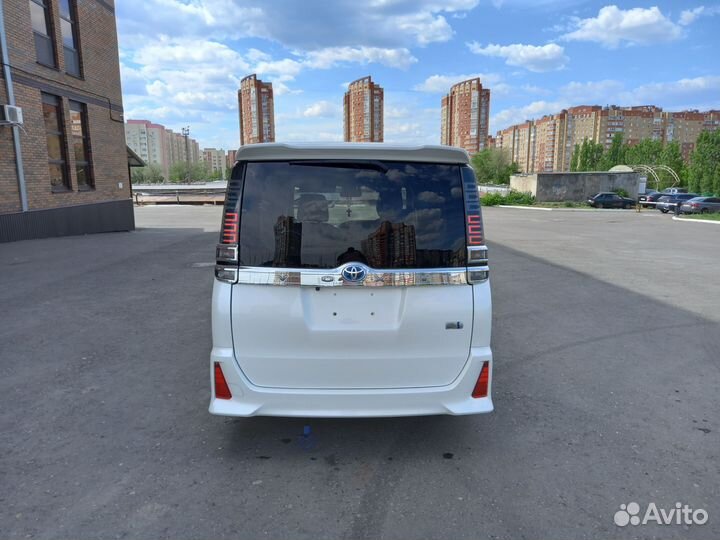 Toyota Voxy 1.8 CVT, 2018, 108 000 км