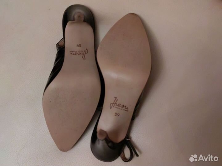Босоножки лаковые, 39 размер
