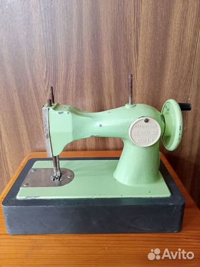 Игрушечные швейные машинки СССР