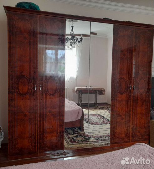 Спальный гарнитур