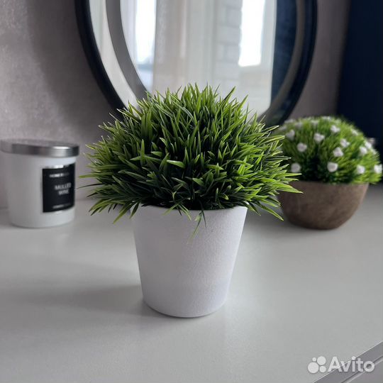 Искуственные цветы в горшке