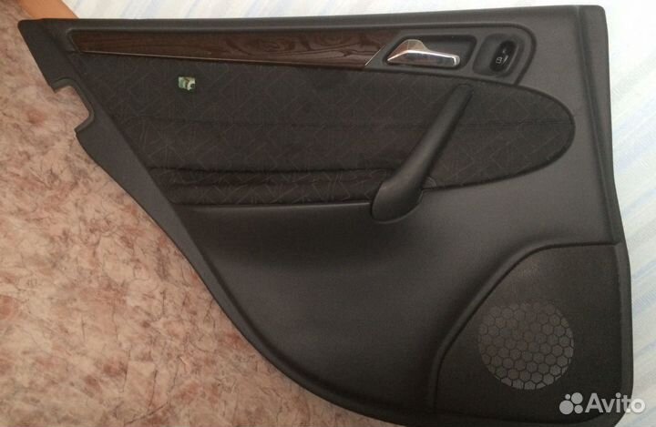 Обшивка двери задней левой w203