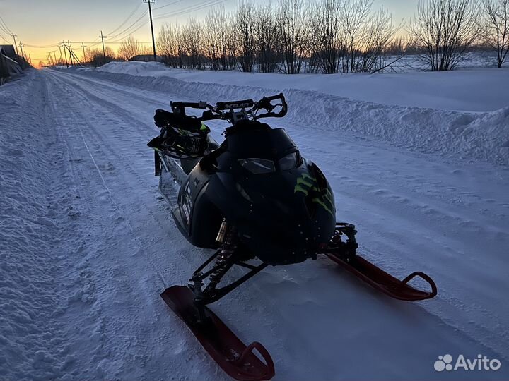 Polaris IQ600 race