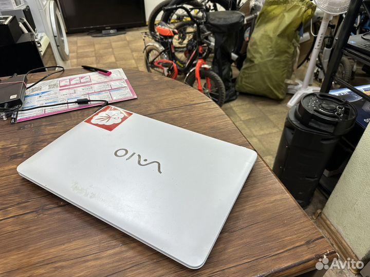 Ноутбук Sony Vaio SVF1521P1RW