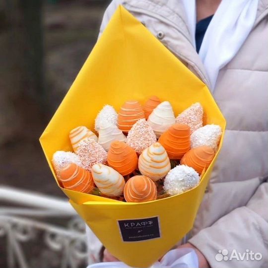 Букет с клубникой в апельсиновом шоколаде