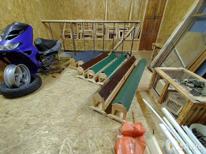 Кормушки для птиц, кур, голубей