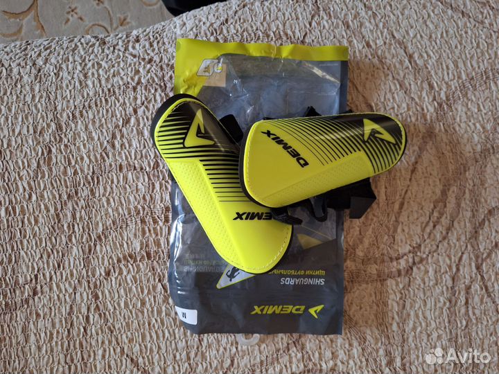 Щитки футбольные детские