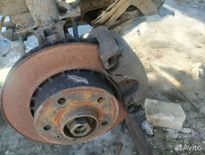 Передний поворотный кулак opel omega а