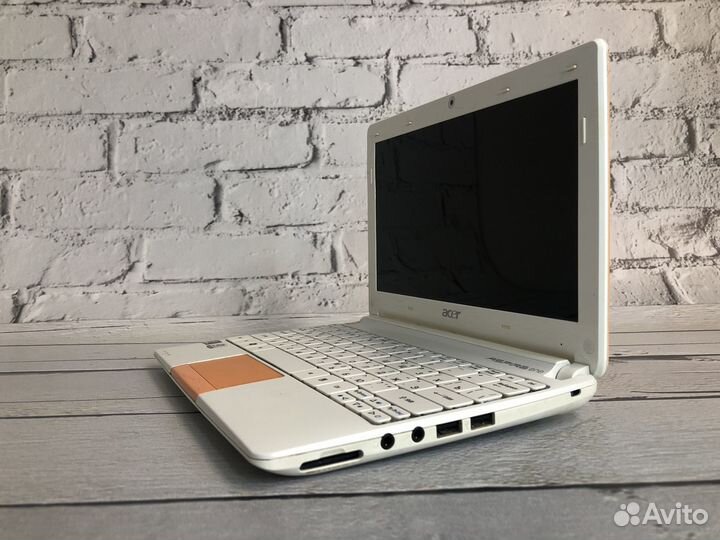 Нетбук Acer aspire one