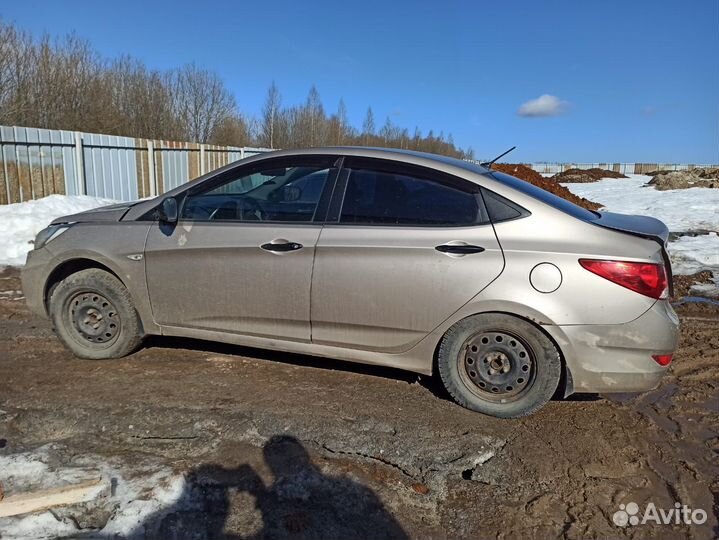 В разборе Hyundai Solaris 1-го поколения 2013 г.в