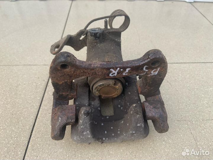 Тормозной суппорт задний правый Volkswagen Passat B5+