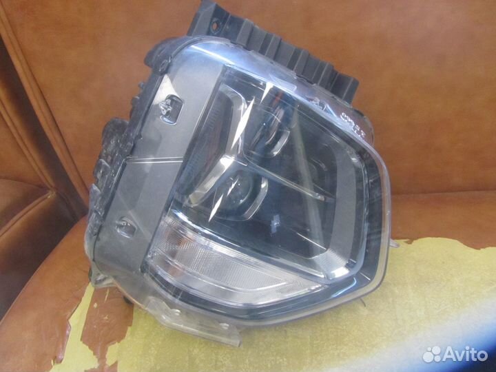 Фара правая Hyundai Santa Fe 4 92102S1110