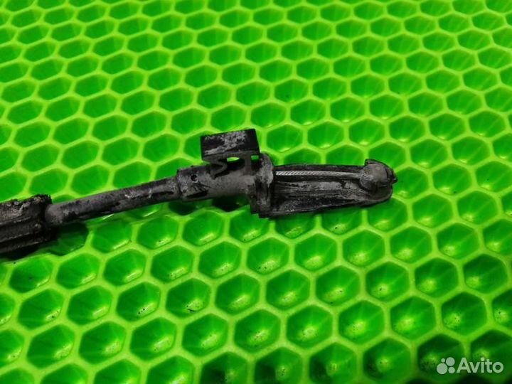 Трос капота Volkswagen Polo Sedan