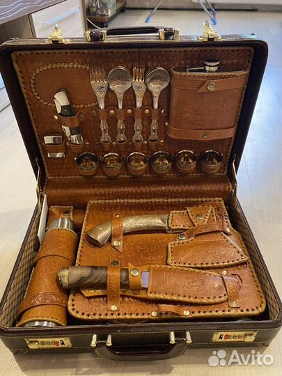 Набор для пикника в чемодане