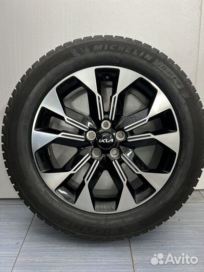 Новые.Оригинал.Kia Carnival 235/55r19