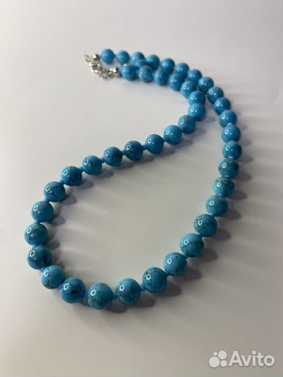Голубые бусы из камней говлит 44 см