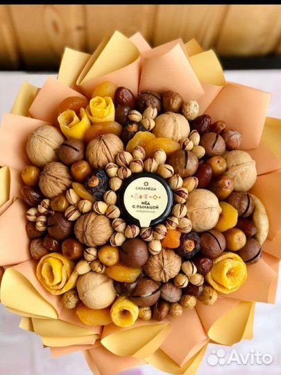 Съедобные букеты из орехов и сухофруктов