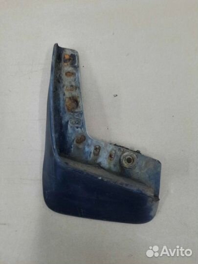 Брызговик левый Mitsubishi Lancer уневерсал 1.6