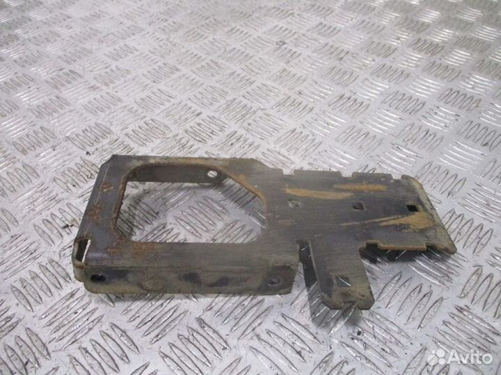 Кронштейн пневмотрубок левый Mercedes-Benz A930429