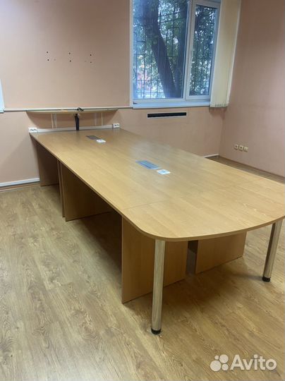Офисный стол