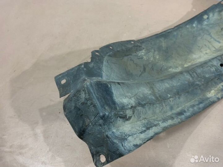 Подкрылок зад часть передний правый Nissan Murano