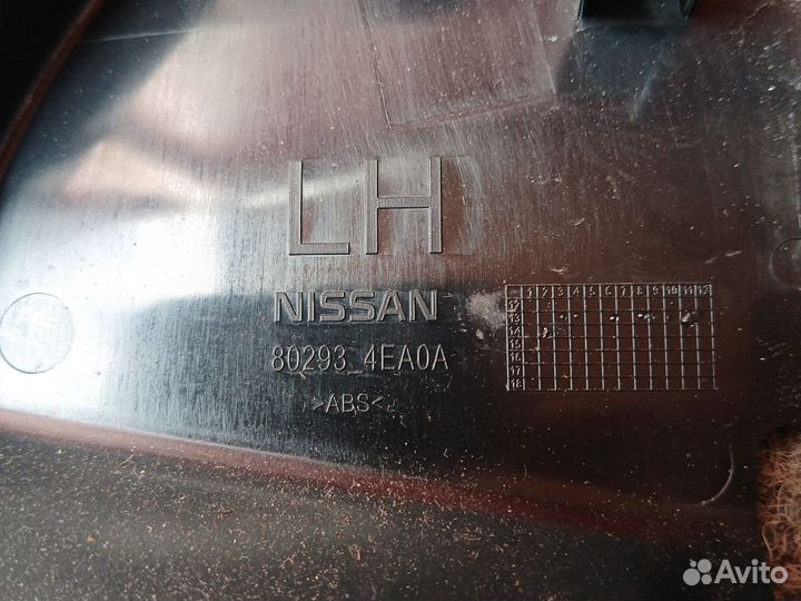 Накладка зеркала в салоне передняя левая Nissan