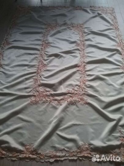 Скатерть с выбитыми узорами 210см140