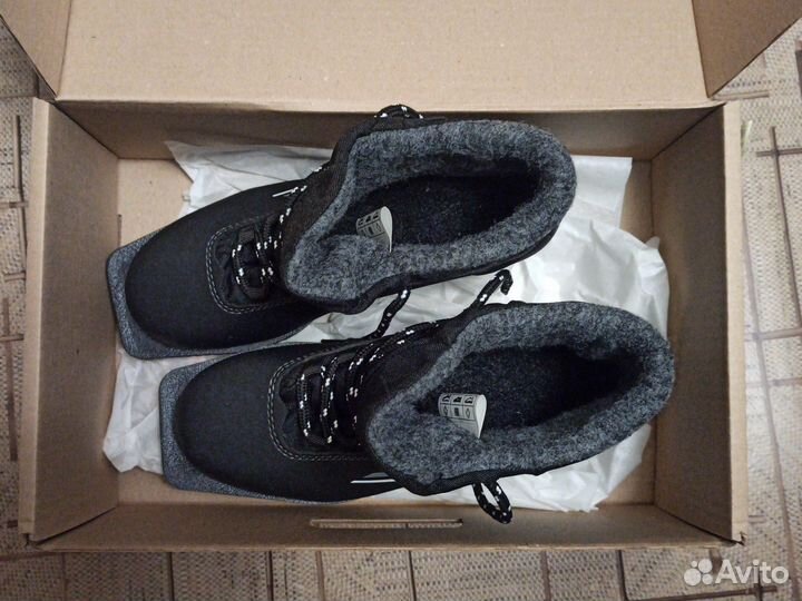 Лыжные ботинки