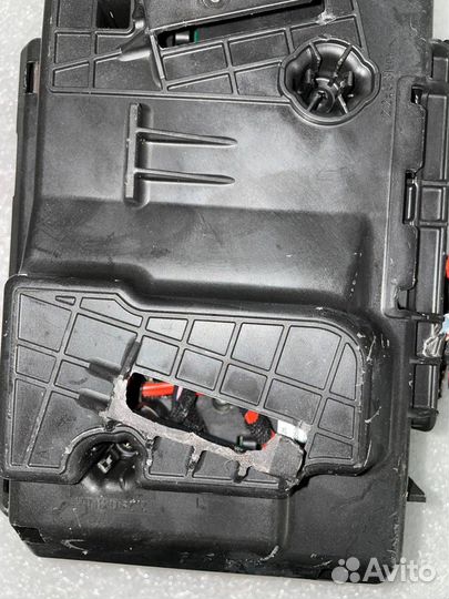 Блок реле и предохранителей передний Mercedes-Benz