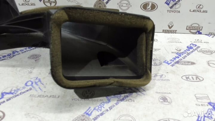 Воздуховод правый Audi A6 C5 1997-2004