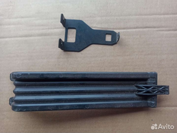 Крышка салонного фильтра Субару Форестер