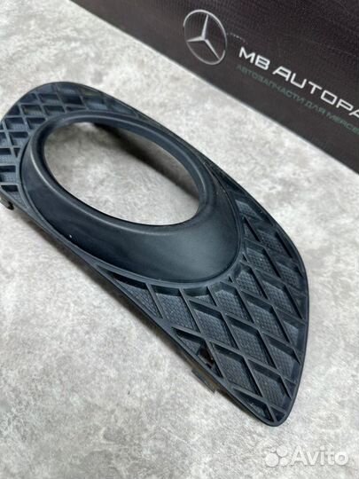 Накладка противотуманной фары передняя правая