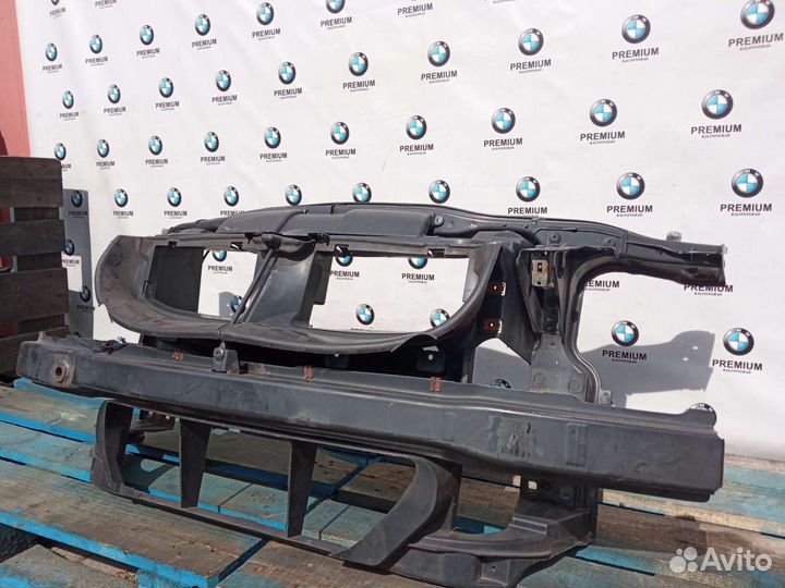 Телевизор Бмв е90 (панель радиаторов) в сборе