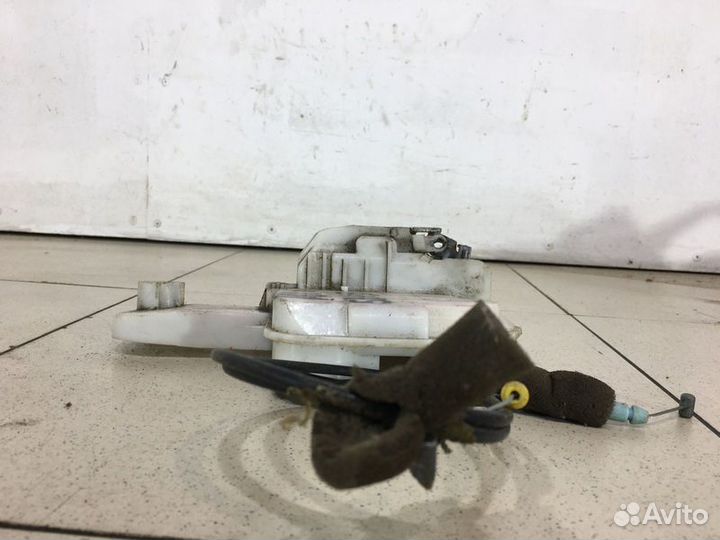 Замок двери передней левой