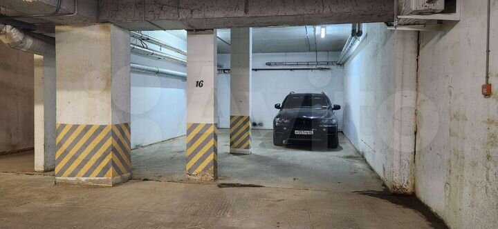 Машиноместо, > 30 м²